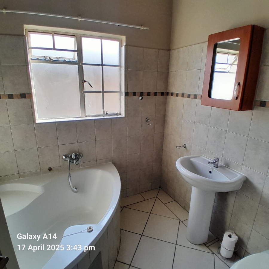 2 Bedroom Property for Sale in Rustenburg Central North West